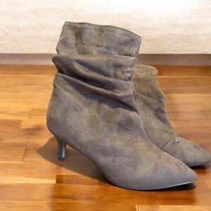 Elegant Beige Suede Ankle Boots SZ 7